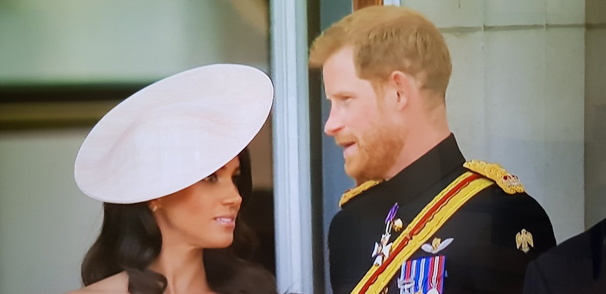 RoyalDickie's tweet photo. The balcony appearance and the fly past by #TheRAF https://t.co/c4vFljcPPY