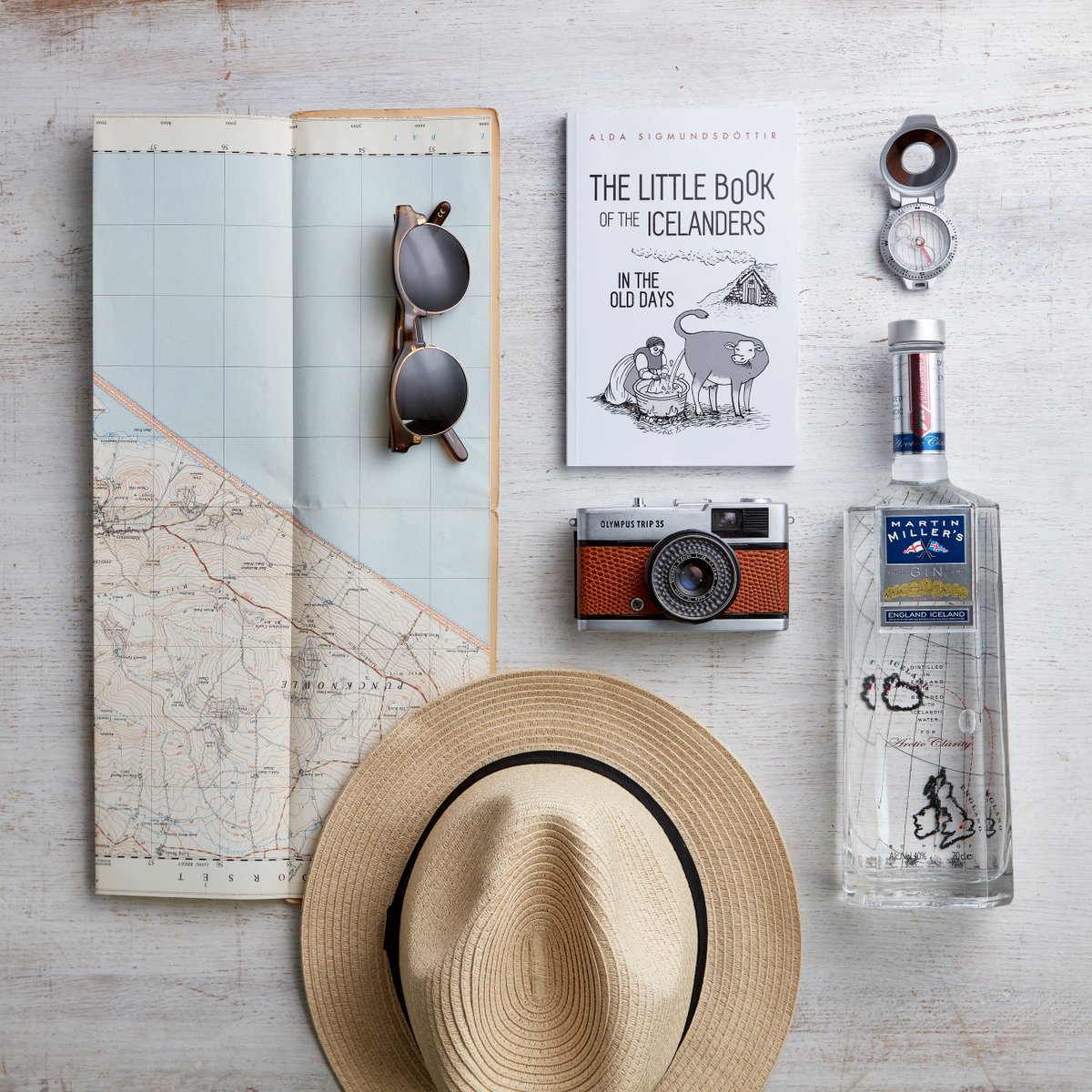 AbigailCockroft's tweet photo. #NationalGinDay obligatory photo, with thanks to @MartinMillerGin for trusting us with their gin photography https://t.co/EjZHizXKTz