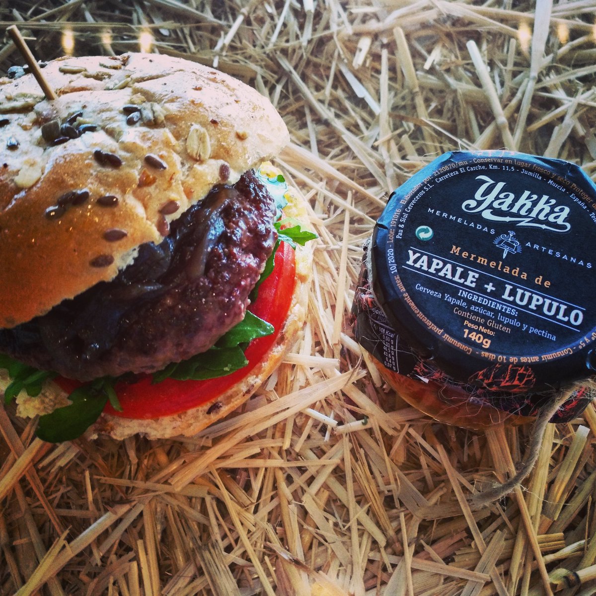 campograndemadr's tweet photo. Porqué no acompañar una jugosa hamburguesa 100% carne de buey de #campogrande con una deliciosa mermelada artesana de cerveza de nuestros compañeros de @Cervezas_Yakka Nos podéis encontrar en el @Beermad_Madrid hasta las 12 de la noche! #planesdiferentes #productosartesanos https://t.co/AWxF5x3L6p