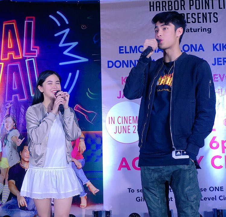 RandomRepublika's tweet photo. #DonKiss kilig in 3 frames [SWIPE!] #WalWalinSubic | #KissesDelavin and #DonnyPangilinan promoting #WalWalMovie which opens in cinemas on JUNE 27 🎥 Subscribe to our Youtube channel https://t.co/Wzls0c7cd4 for more updates on #WalWal and showbiz happenings.❤️ https://t.co/U8vjHd8s3q