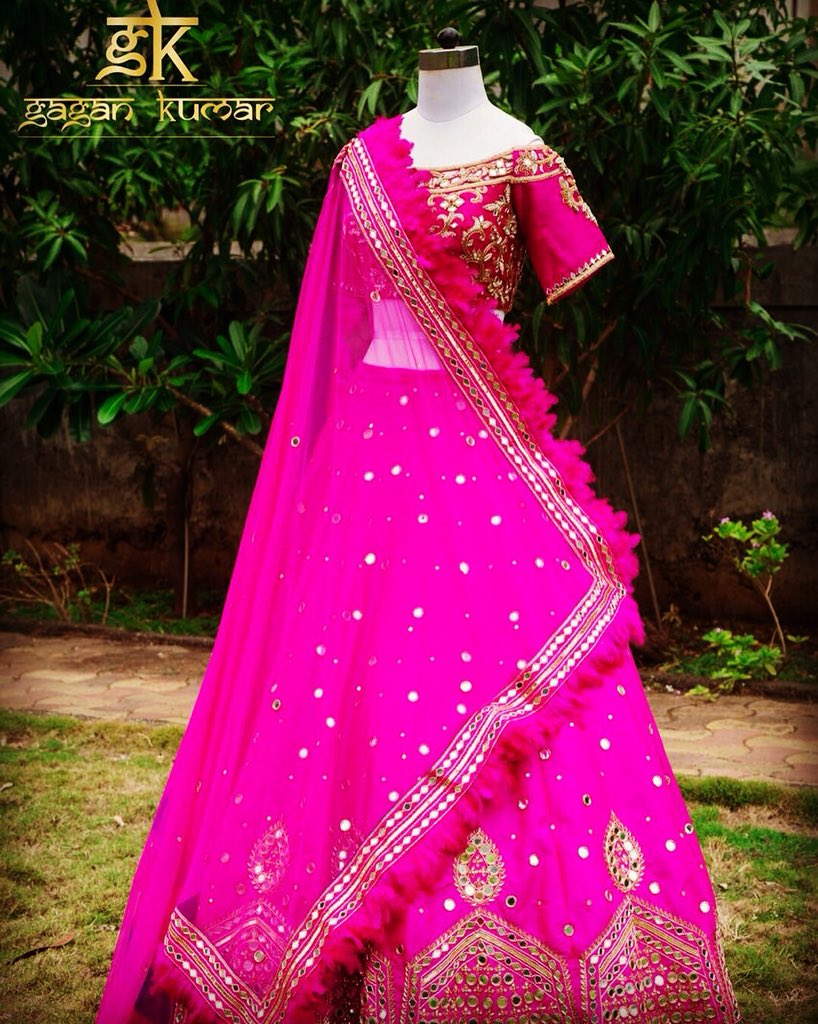 gaganda15's tweet photo. Wear Pink and Make the Boys Wink💖
For more inquiries call on +919967049998
#gagankumar #gagankumarcollection #gagankumarcouture #gagankumarworld #pink #lehenga #indian #dress #bridal #tradion #fashiondesginer #offshoulder #bestseller #mumbai #trending #royalwedding #mirrorworks https://t.co/HVbFp7W4nM