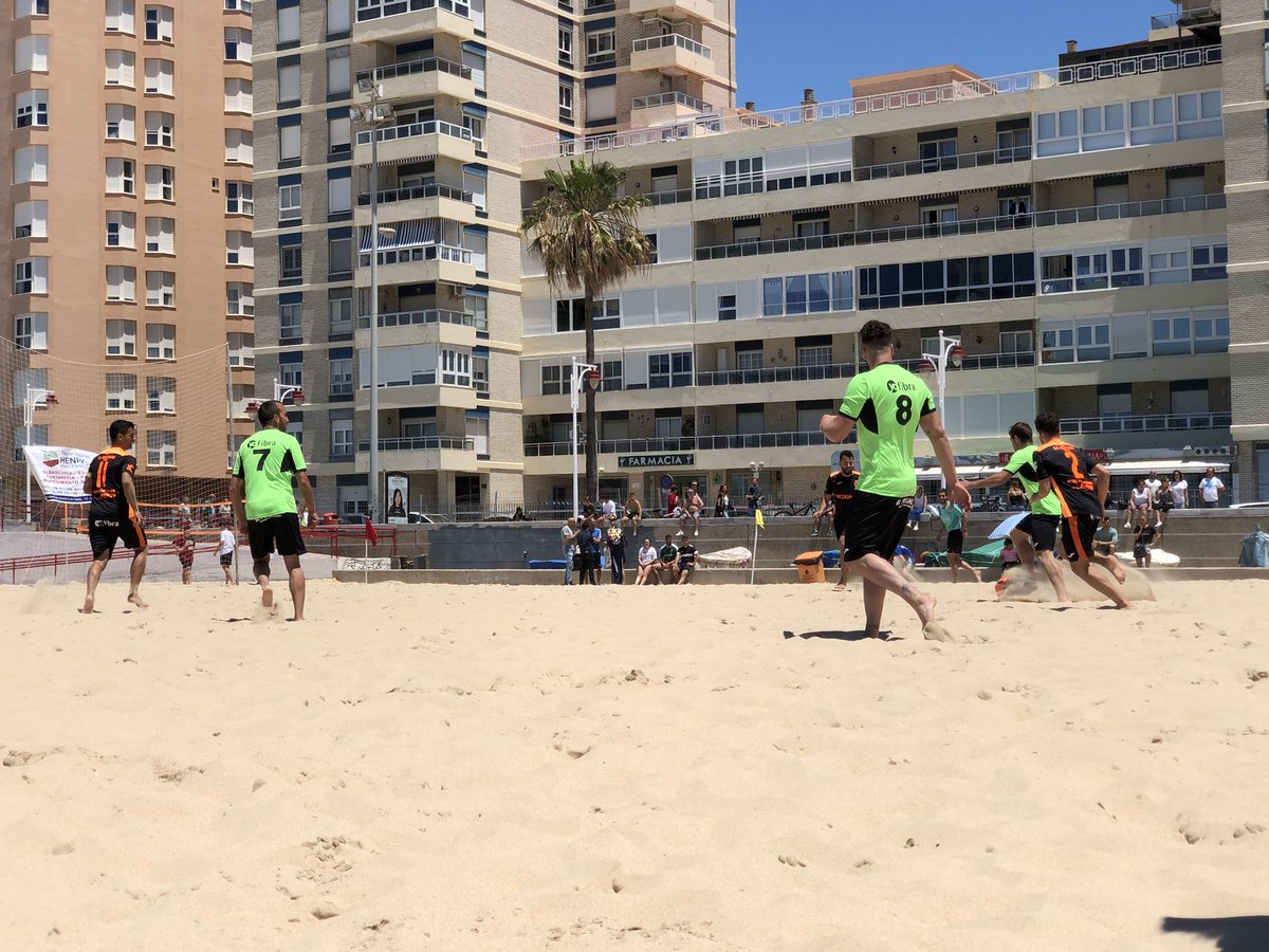 En Cadiz apoyando al Barbate CF fútbol playa en su disputa para la clasificación al Campeonato de Andalucía de fútbol playa a celebrar en Málaga. ⚽️