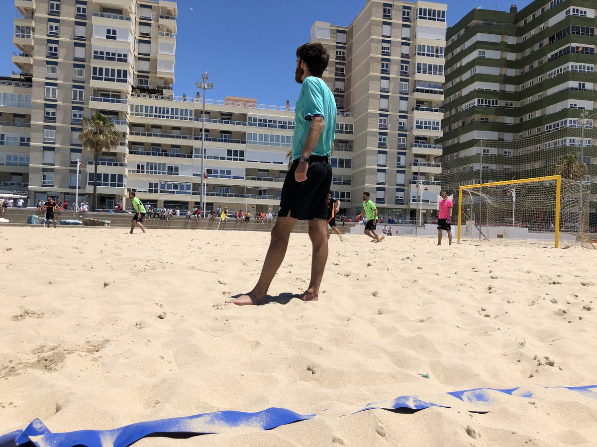JavierRodri90's tweet photo. En Cadiz apoyando al Barbate CF fútbol playa en su disputa para la clasificación al Campeonato de Andalucía de fútbol playa a celebrar en Málaga. ⚽️ https://t.co/Flnfm8wWnv