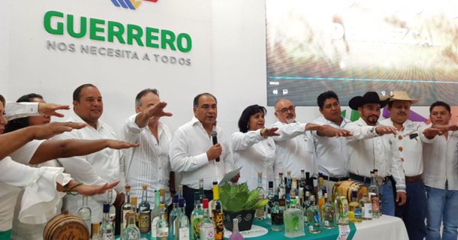 Toma #protesta <a href="/HectorAstudillo/">HectorAstudillo</a> a la Asociación de #Productores de #Mezcal
bit.ly/2JsnDwQ