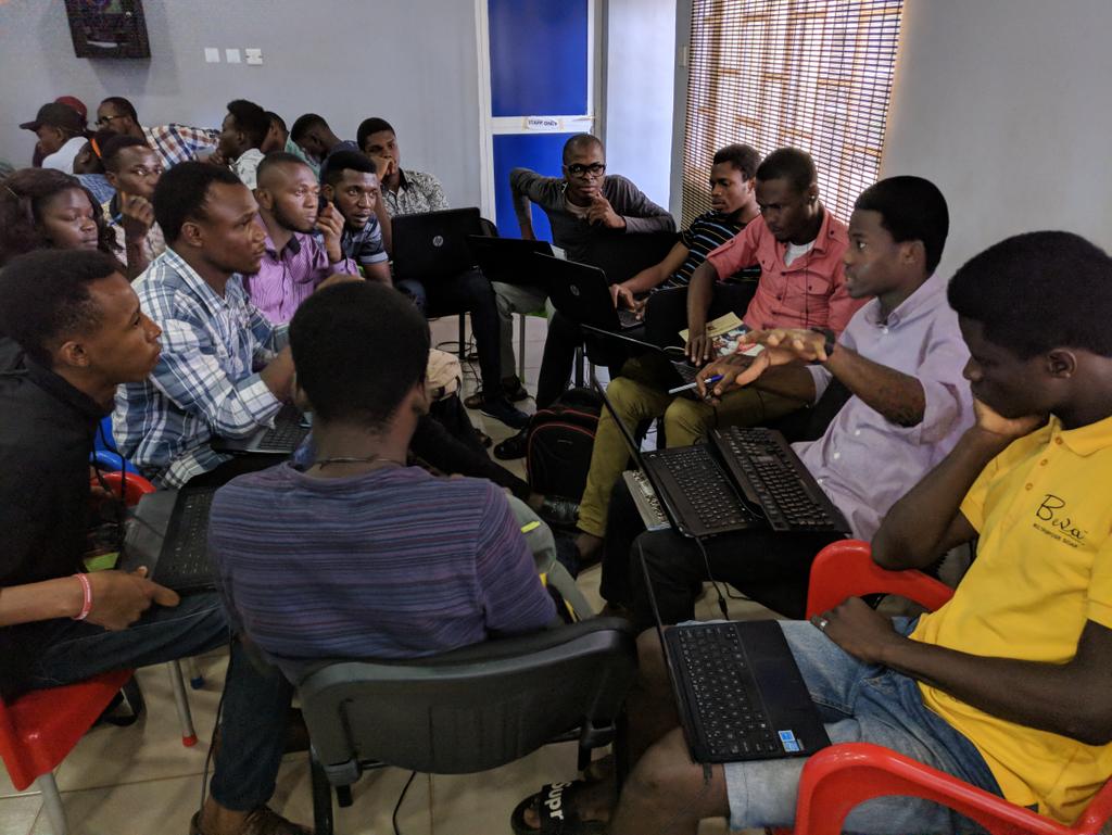forLoopUNN's tweet photo. Team A ready to #HacktheDen
#forLoopUNN #HacktheDen @forLoopAfrica thanks to our sponsors @theflutterwave https://t.co/U6t9mOYyea