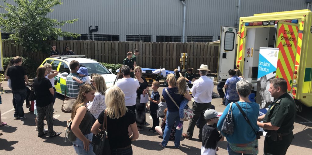 swasFT's tweet photo. Our fantastic #LearningandDevelopment team demonstrating #AdvancedLifeSupport #ALS @learnwithswast #CFR #SWASTIE https://t.co/gz6RFyUYiW
