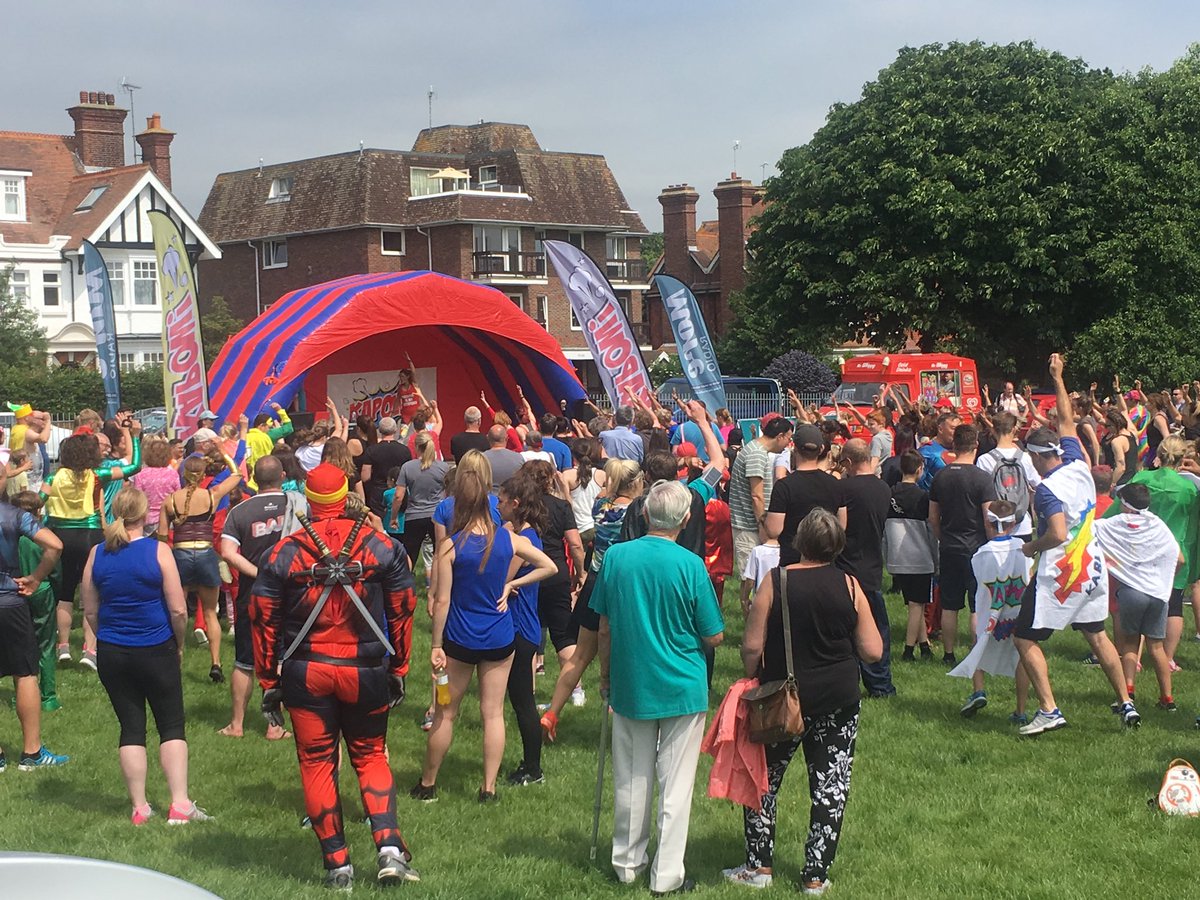 4x4Assist's tweet photo. Delighted to be supplying volunteer Marshals for the amazing @stwilfridstweet KAPOW event in Eastbourne. #hospiceheroes #volunteerweek #volunteersweek2018 https://t.co/yqXpUu3ebq