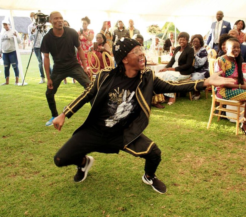 VEE_MAMPEEZY's tweet photo. Hi im doing good and I feel like dancing ,hope u good 2.🕺🕺🕺 https://t.co/uLVJCIPYZS