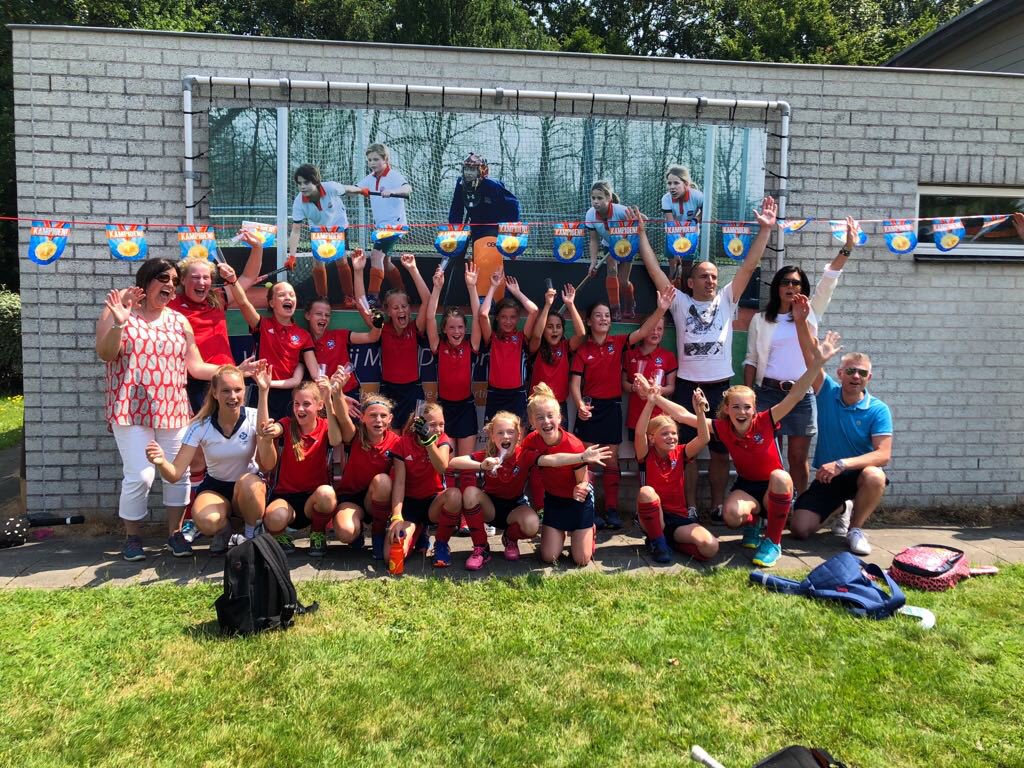 oudemaesje's tweet photo. @HCTilburg MD07 kampioen!! 🎉 https://t.co/bO3zR1nU7f