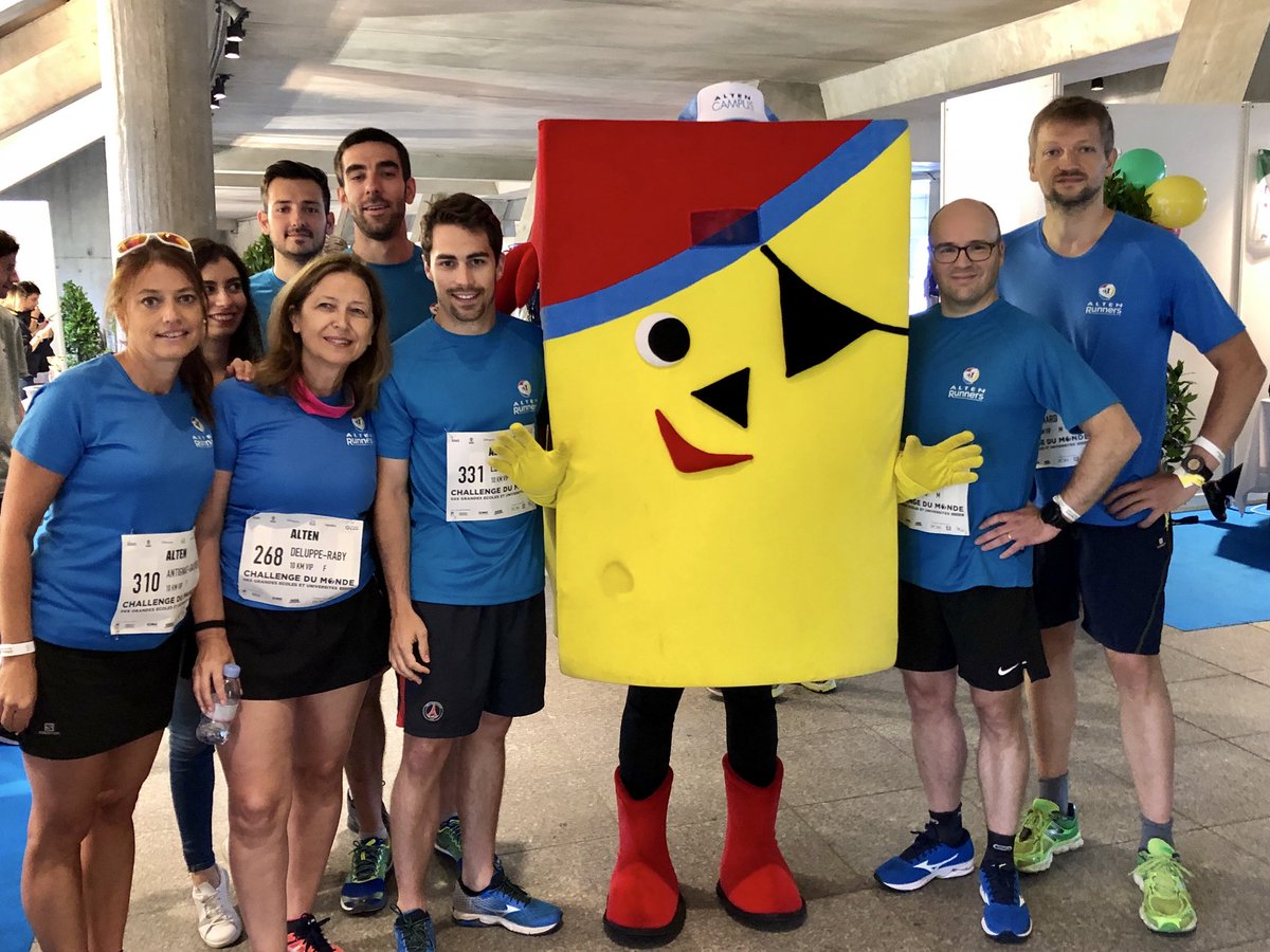 StepStoneDigit's tweet photo. Motivation en équipes pour les coureurs d’@Alten_Recrute avant le départ pour le 10km #CDMGE https://t.co/tvkVZoud69