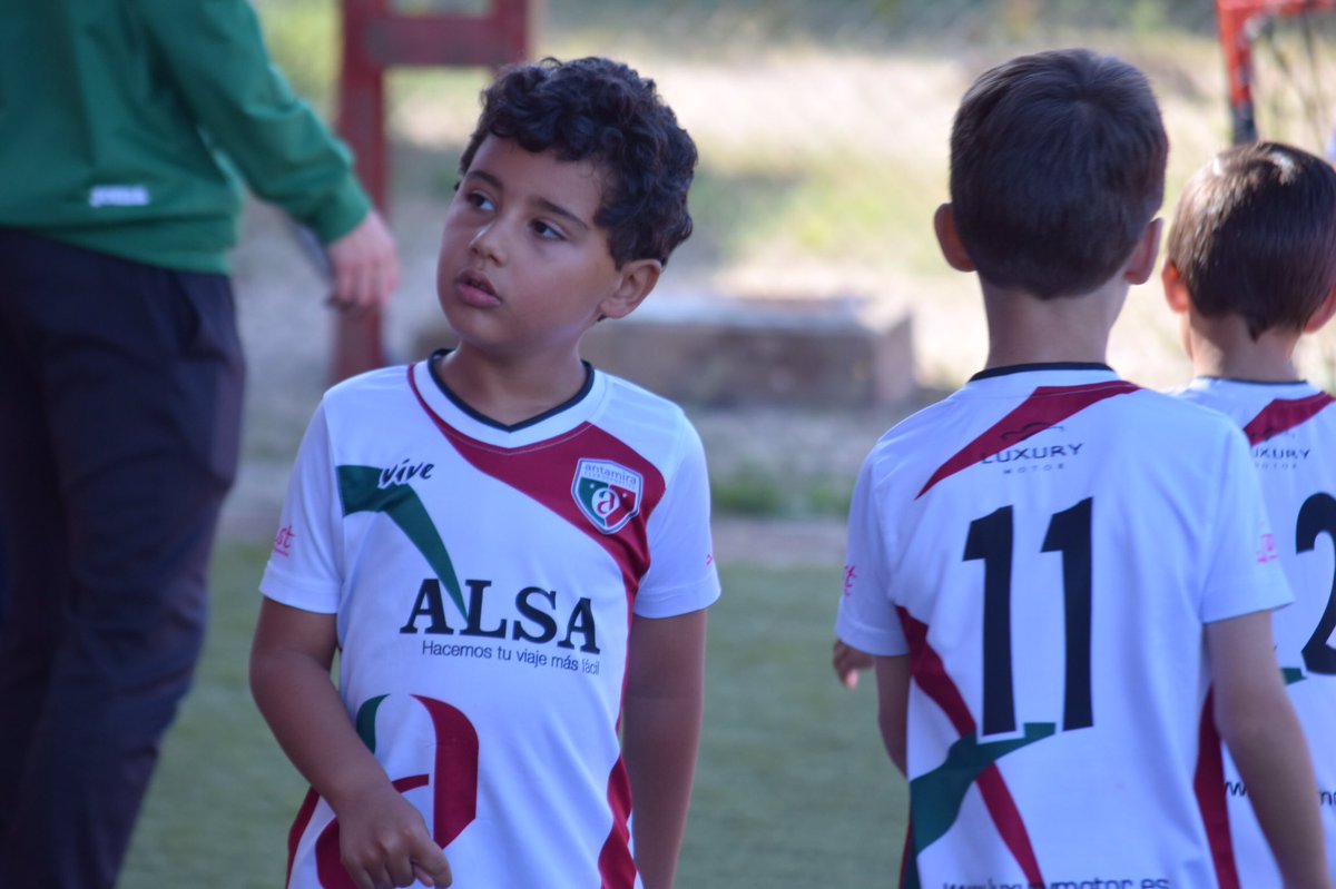 Miramadrid_Dep's tweet photo. Retweeted RFFM (@RFFM_oficial):

#TorneoCampeonesRFFM 
Derbi de colegios de Paracuellos del Jarama muy especial para ambos conjuntos 😜
Seguimos viviendo y disfrutando cada segundo de la fiesta del #Fútbol7 madrileño en Cotorruelo!!! ⚽️🎉🎉 https://t.co/yyoa6stF4a