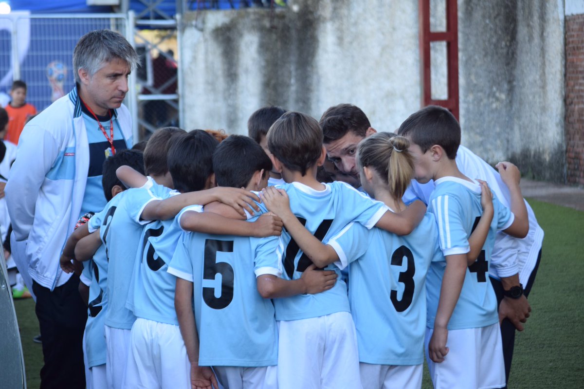 Miramadrid_Dep's tweet photo. Retweeted RFFM (@RFFM_oficial):

#TorneoCampeonesRFFM 
Derbi de colegios de Paracuellos del Jarama muy especial para ambos conjuntos 😜
Seguimos viviendo y disfrutando cada segundo de la fiesta del #Fútbol7 madrileño en Cotorruelo!!! ⚽️🎉🎉 https://t.co/yyoa6stF4a