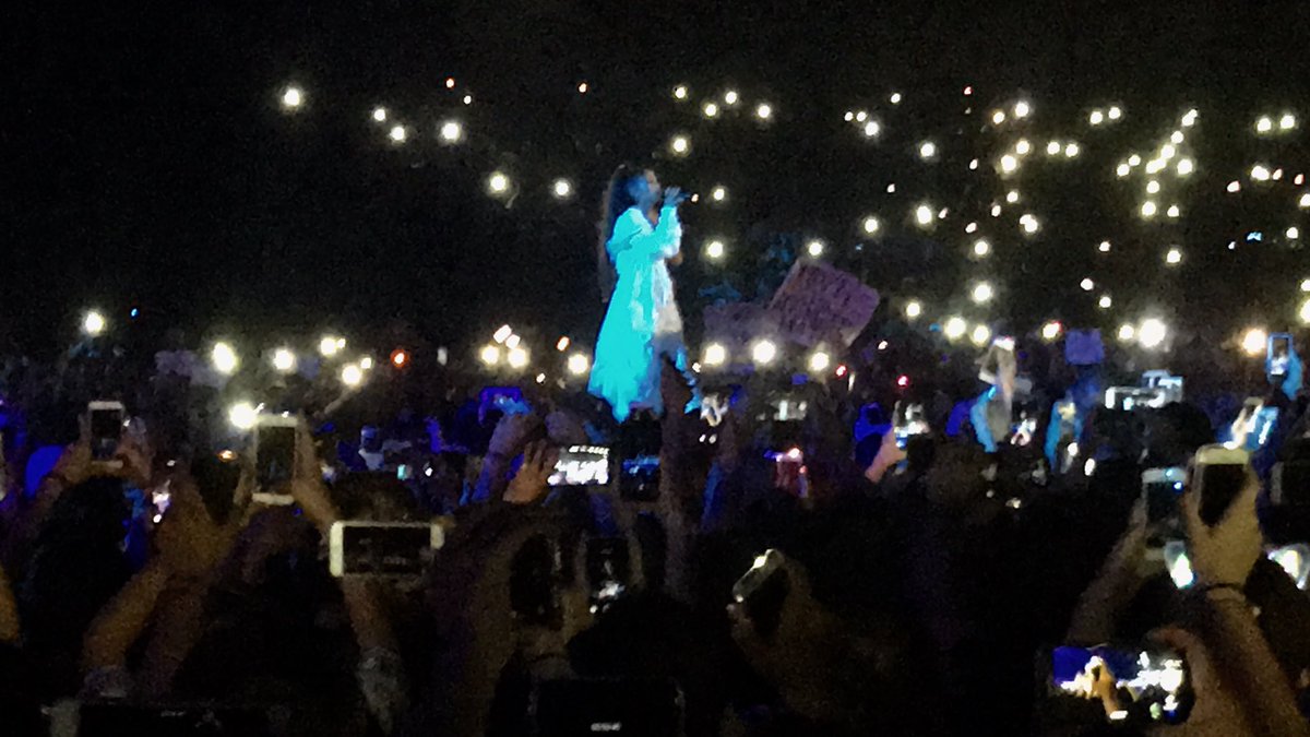 remdyls's tweet image. Donc ya un an j’allais voir la femme de ma vie la meilleure des queens MA FAV @ArianaGrande love u so fucking much ❤️❤️❤️ #dwtlyon