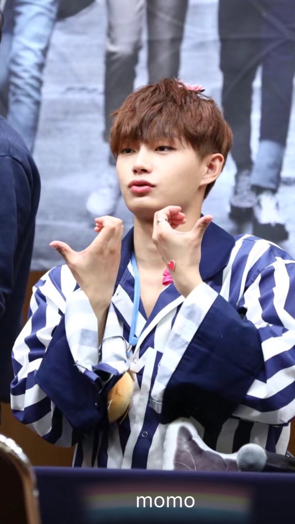 momo06hamin's tweet photo. #용국 #LONGGUO #김용국 
#CLOVER 

龙国教你怎么掰苹果🍎 https://t.co/jioG6T02zp