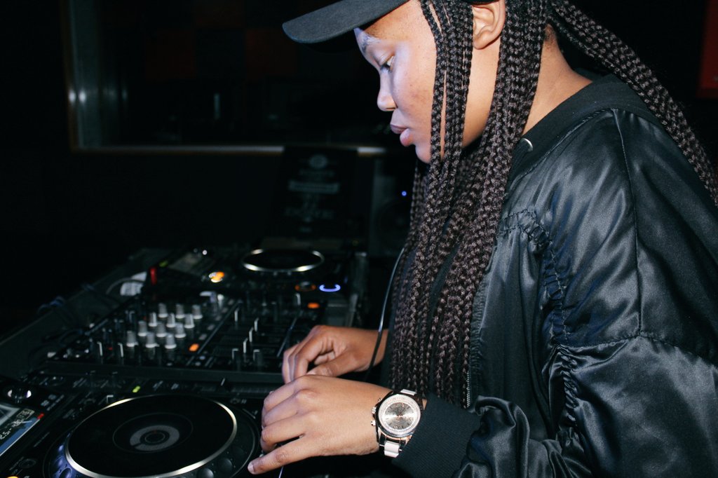 keatlehile_'s tweet photo. Music is me💿🔥 https://t.co/p7vmICA1Jd