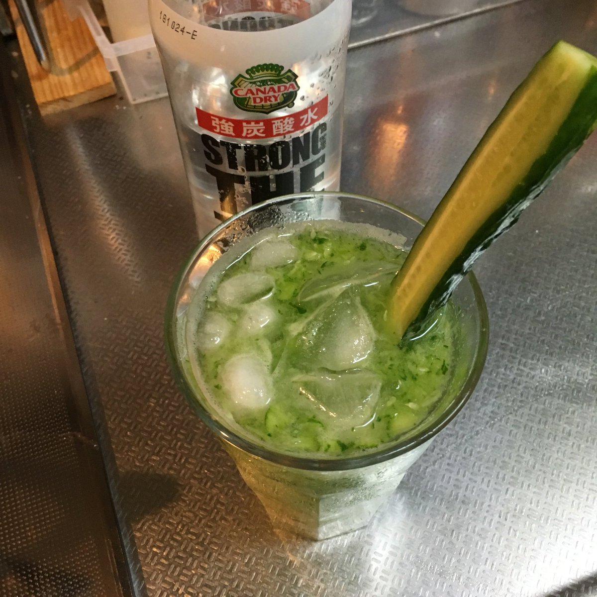 よく眠りたまに色々考える主婦 甘木サカヱ No Twitter 夏野菜大量消費メニュー番外編 ガリキュウサワー 居酒屋で飲んだガリサワー 生姜の甘酢漬けの入ったサワー が美味しかったのでキュウリを乱入させました ガリひとつまみに焼酎 炭酸水 すりおろしたキュウリ1 よく眠りたまに色々考える主婦 甘木サカヱ No Twitter 夏野菜大量消費メニュー番外編 ガリキュウサワー 居酒屋で飲んだガリサワー 生姜の甘酢漬けの入ったサワー が美味しかったのでキュウリを乱入させました ガリひとつまみに焼酎 炭酸水 すりおろしたキュウリ1