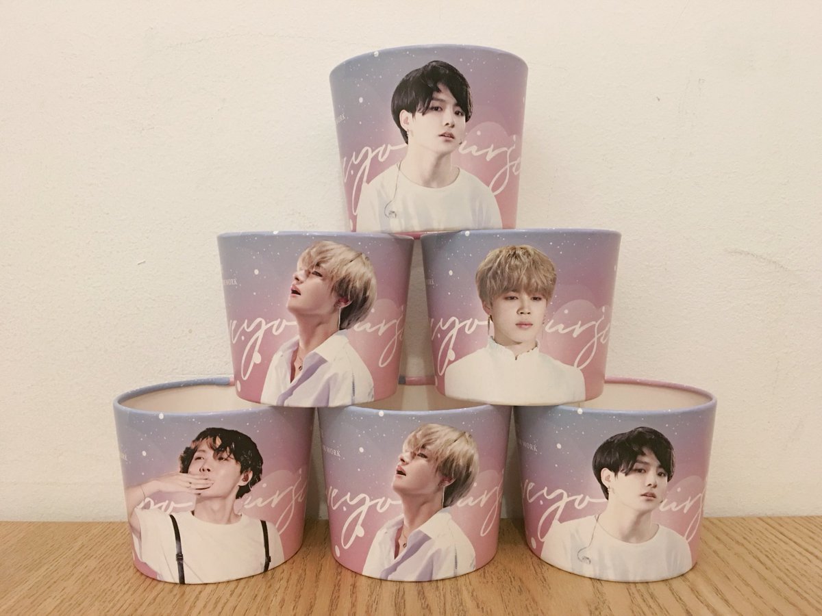 _Janev_v's tweet photo. 너무너무 예뻐욤 ㅠㅁㅠ✨💜💖💜✨
컵홀더 드래곤볼 못해서 아쉬움 한가득,,, 소년단의 5주년을 축하합니다 🎵🎶

#해피방탄5주년
@BTS_twt 
@_nuna_V @Awhiteday0309 
@j_hopebox @morethanever_jk 
@_slowbutsteady https://t.co/GfdDqegke2