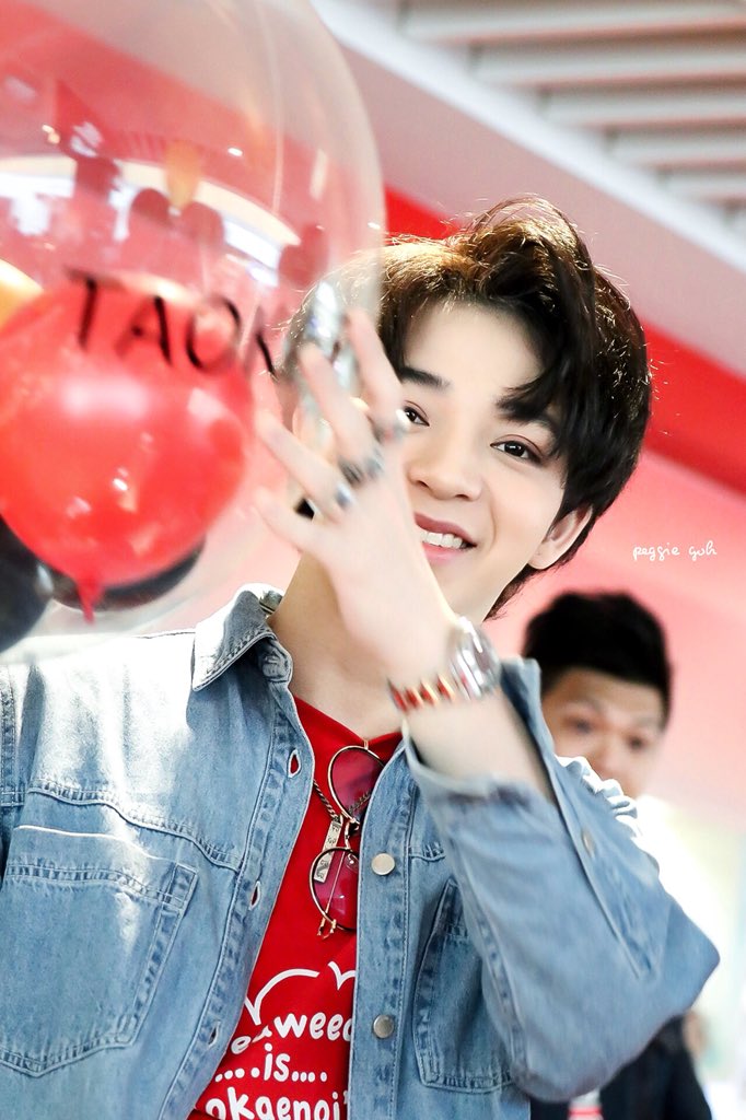 peggie_goh's tweet photo. @basjtr 

น้องกับล���กโป่งงง

#บาสเด็กอ้วนที่แท้จริง 
#TaokaenoiSBFIVE 
#taokaenoisingapore https://t.co/ybkuGpqokt