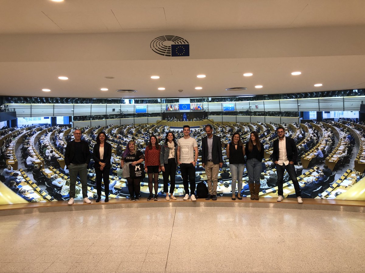 TFtalentfactory's tweet photo. 1000 gracias al equipo de @fgambus_eu @Oriol_Lazaro @Europarl_ES por vuestra acogida en #Bruselas  @innobaix #innobus18 https://t.co/DHwc8i0iAJ