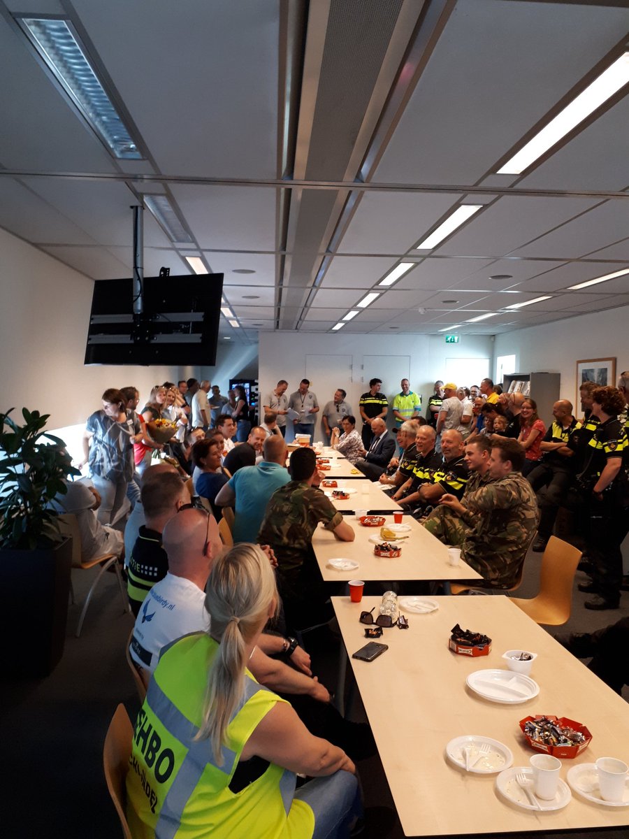 WijkAg_StMG's tweet photo. Briefing Open Dag Blue4Charity rond bureau Schijndel  Kerkendijk. https://t.co/Qj0Z9HJgre