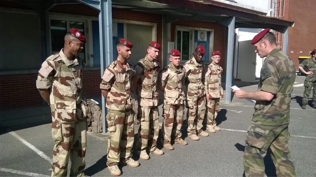 armeedeTerre's tweet image. Après une dense #PrépaOps débutée fin mars, les soldats du #3RMAT partent armer l’ossature de l’état-major du Groupement Tactique Logistique #GTLOG Niel sur l'opération #Barkhane. 

Nous vous souhaitons une bonne mission !

#FiersDeNosSoldats