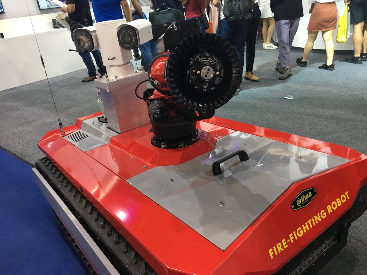 lee_byrnes's tweet image. Testing out this awesome #FireFighter #Robot #Heatsensor #Cctv #FireSafety #FireMan #Tech #Safety #Technologies #SavingLives
