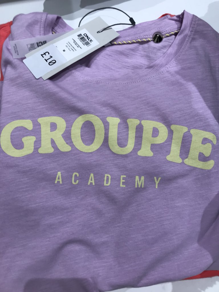 under_blue_sky's tweet image. (Thread) So, @helena_burke took up my challenge to @Debenhams about the @EverydaySexism of this t-shirt and they replied that they didn’t see a problem.