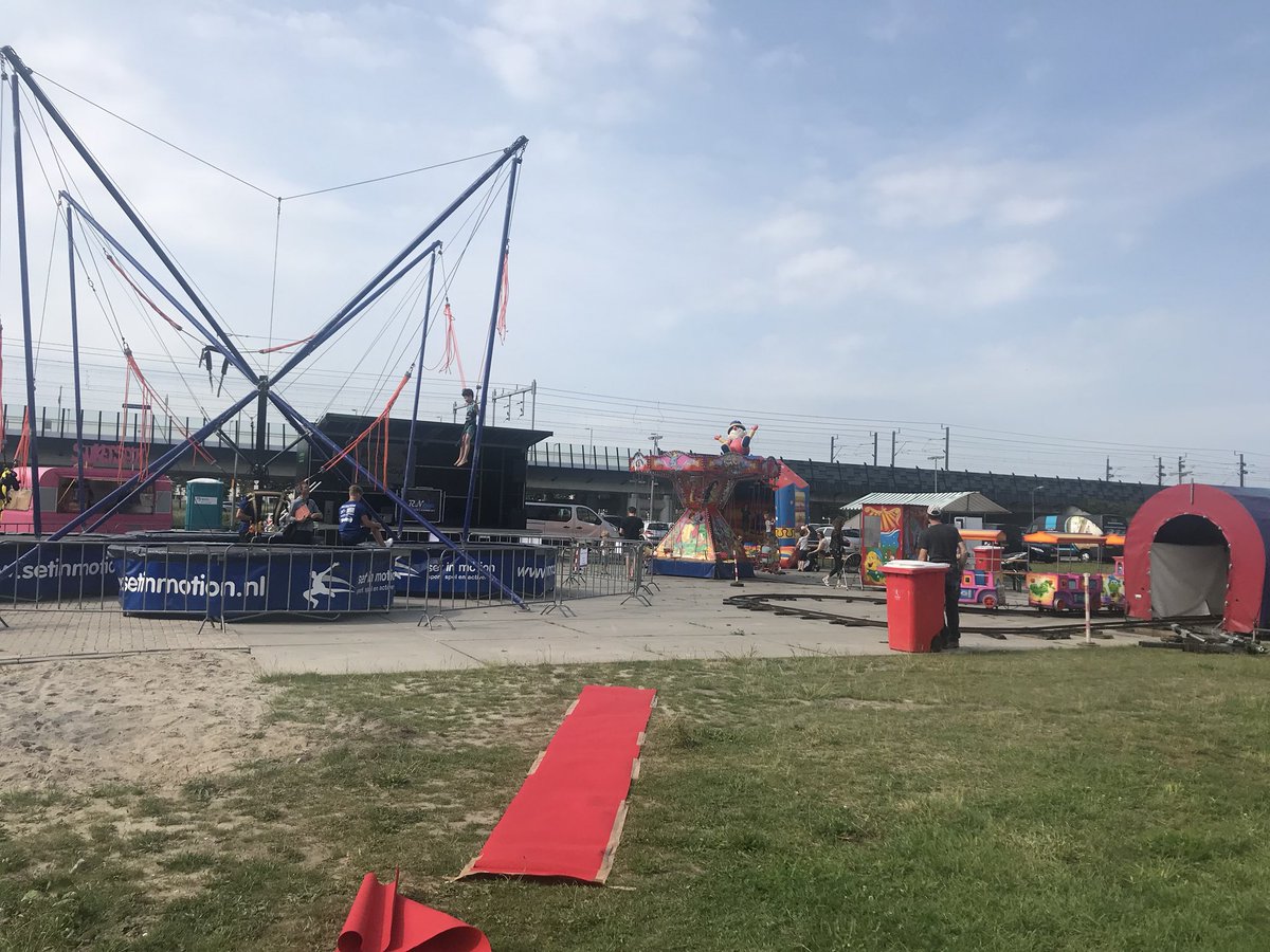 Lekker springen! De kinderen vermaken zich wel vandaag! #Terwijde #Leidscherijn <a href="/LRinbeeld/">LeidscheRijnInBeeld</a> <a href="/regleidscherijn/">Regio Leidsche Rijn</a> <a href="/LRmakenwesamen/">LeidscheRijnmakenwesamen</a>