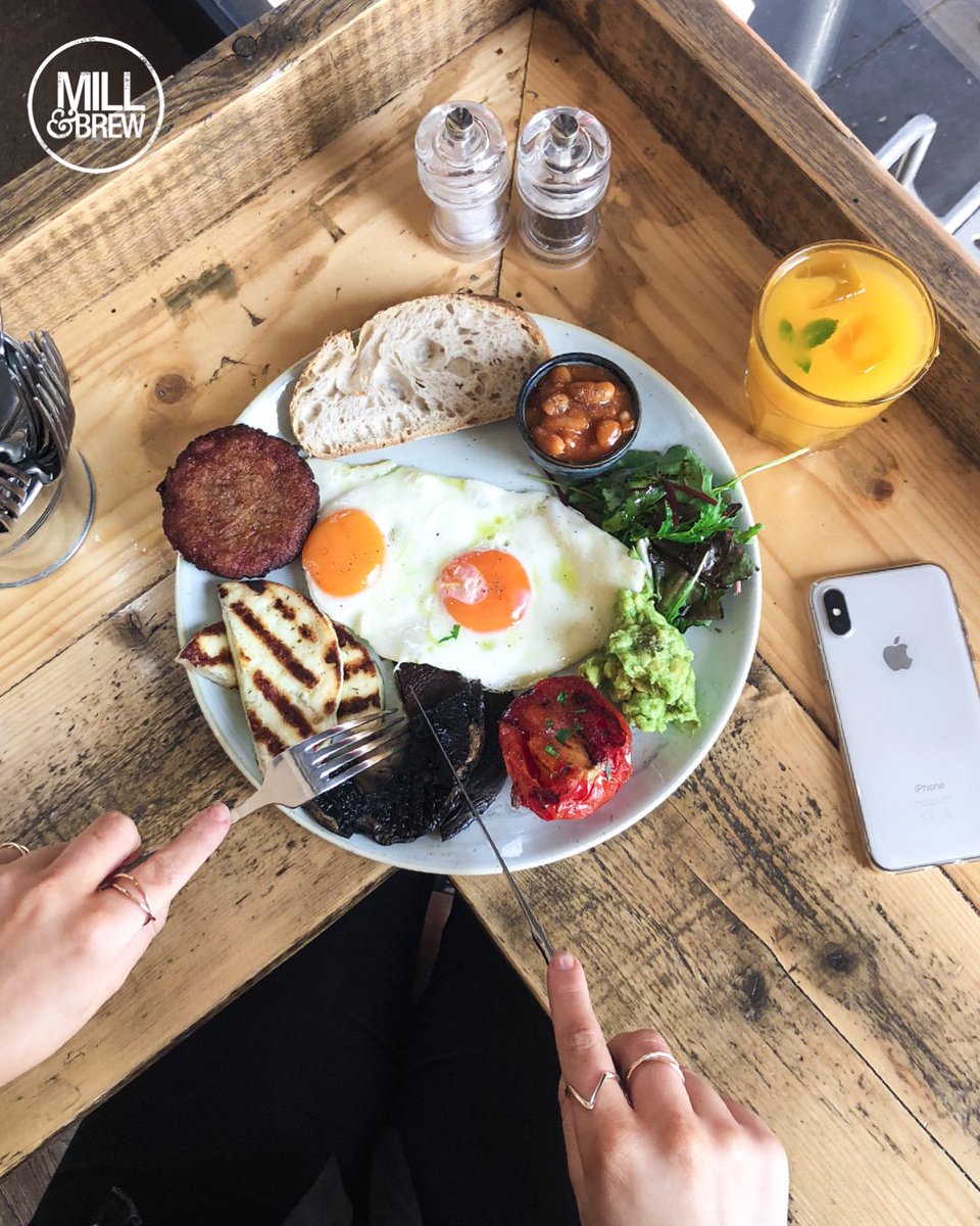 millandbrew's tweet photo. Brunch plans? 🍳🍅🥑✨ 
•
#brunch #weekendbrunch #brunchplans #veggieenglish #vegetarian #avocado #halloumi #london #millhill #foodie #foodporn #orangejuice #fresh #picoftheday #weekend https://t.co/wwTQScLA6L