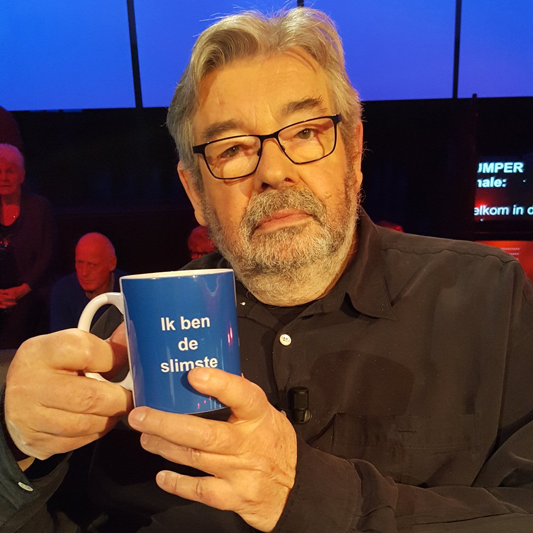 DeslimstemensNL's tweet photo. Heb jij een brandende vraag voor Maarten van Rossem van #DeSlimsteMens? Dat komt goed uit, want vanmiddag rond 14.45u gaat hij live op Facebook vragen beantwoorden: https://t.co/Fr7LTOUViG https://t.co/OJo5iAZISs