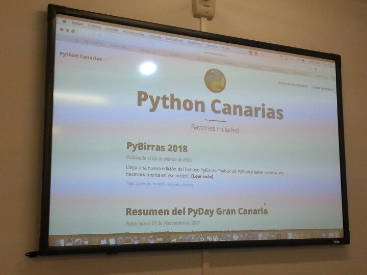 ddialar's tweet image. A punto de comenzar el evento #uPythonTF organizado por @pythoncanarias en las instalaciones de @INtechTenerife.