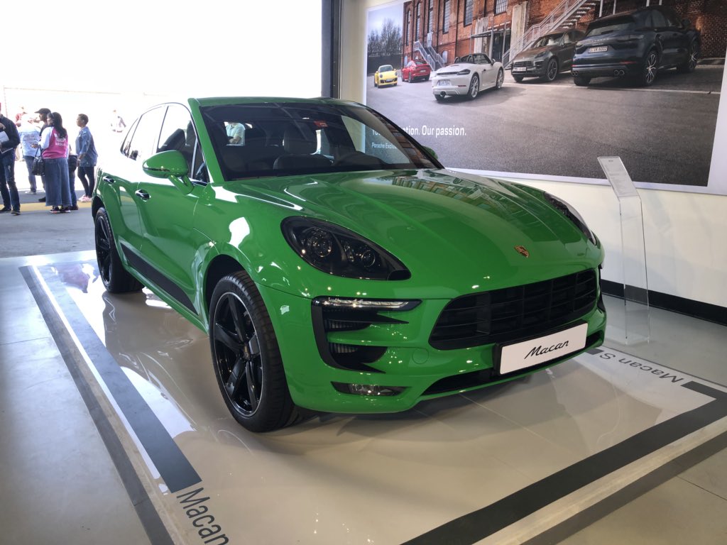 Zero2Turbo's tweet photo. Some Macan S Skittles here at Kyalami for #SportscarTogetherDay https://t.co/36TLyVHcFR