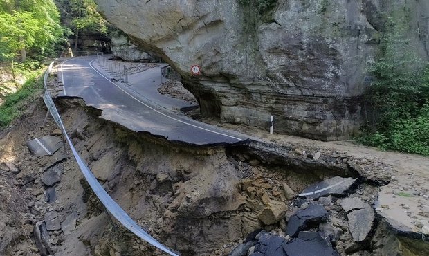 luxembourgize's tweet photo. Among many roads closed for weeks or considerably longer, cycle path #PC3Lux has been damaged by last week's severe #Mullerthal rainfalls. #Climatechange is real. #Luxembourg https://t.co/rhO5Mj3N2s https://t.co/LCppbmJ61z