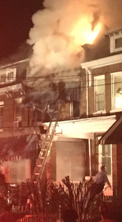 dcfireems's tweet photo. Update Working Fire 900 block Decatur St NW. Had heavy fire 2nd floor and attic 2 story occupied  middle row dwelling. Fire knocked down. Aggressive work by #DCsBravest prevented spread to adjoining homes. No injuries reported at present. https://t.co/yQ7GhTDoV6