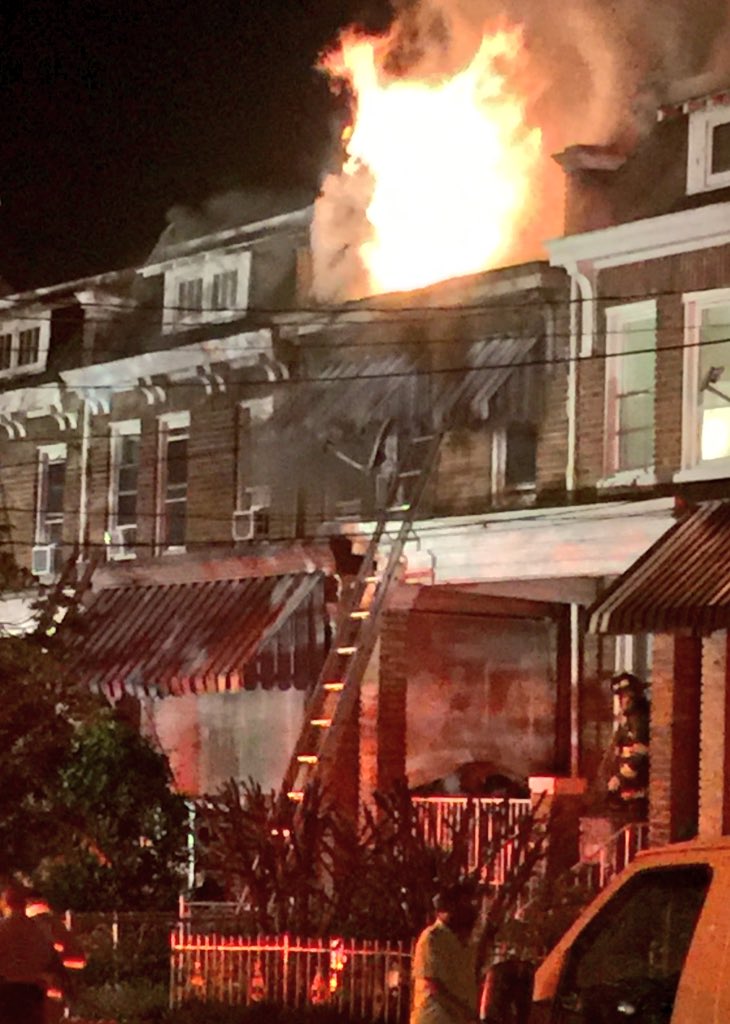 dcfireems's tweet photo. Update Working Fire 900 block Decatur St NW. Had heavy fire 2nd floor and attic 2 story occupied  middle row dwelling. Fire knocked down. Aggressive work by #DCsBravest prevented spread to adjoining homes. No injuries reported at present. https://t.co/yQ7GhTDoV6