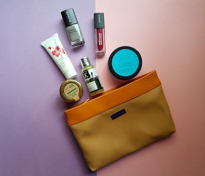 IndianBeautyHub's tweet photo. The #AllSheNeeds June Fab Bag Review https://t.co/bi0Bten6e7
@thefabbag @trySUGAR @AromaMagicIndia @kronokare @APSCosmetoFood #fabbag #inmyfabbag #junefabbag #beautybox #monthlysubscription #makeup #skincare #beautyblogger #skincareblogger https://t.co/ObFBSctA9z