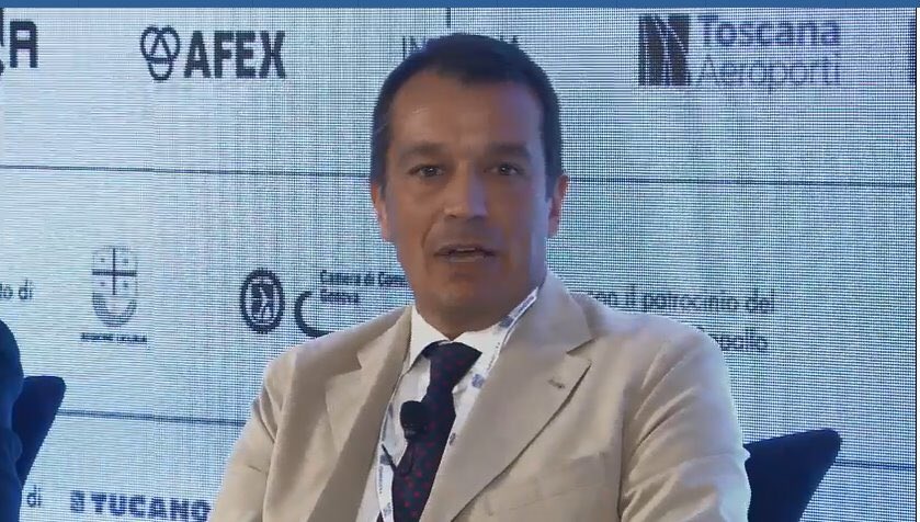 paolocarlocchia's tweet photo. Marcello segato #zehus.it abbiamo ideato una bicicletta elettrica geolocalizzata e con pedalata assistita #Rapallo2018 #ora https://t.co/Qlh8IkCAXY