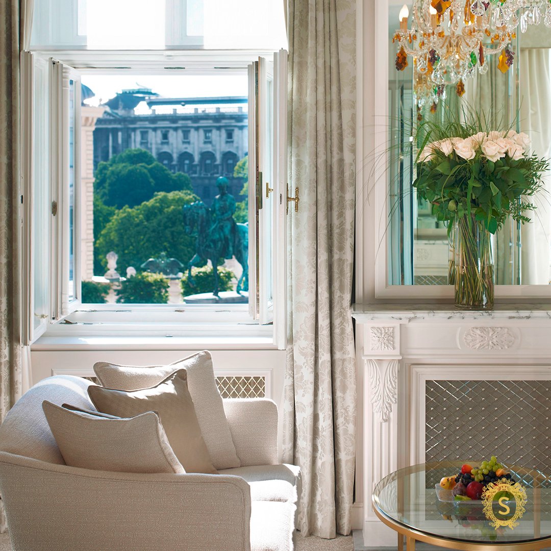 SacherHotels's tweet photo. One of the most beautiful spots to enjoy the view on the Imperial Palace 👑 Book your stay here: https://t.co/DCQa3qFUZZ #sacherhotels #hotelsacher #vienna #roomwithaview #hofburg #lhw #lhwtraveler #sacher #weekendinvienna https://t.co/UMfwFqkQUZ