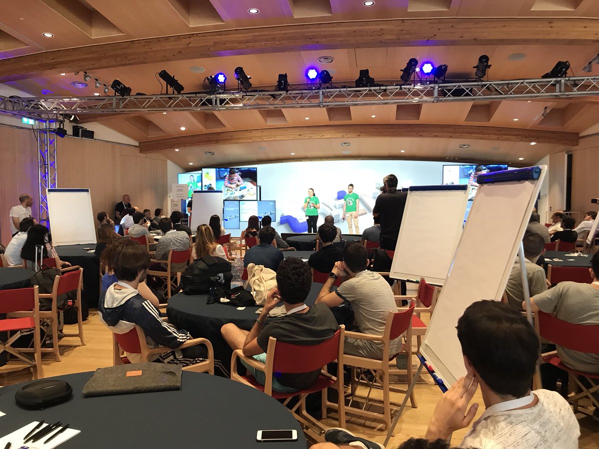 DorianaDB's tweet image. #Thinkmilano al via il #cognitivehack @IBMItalia con @CodemotionIT,@ValeriaCagnina e @baldassarrefra1