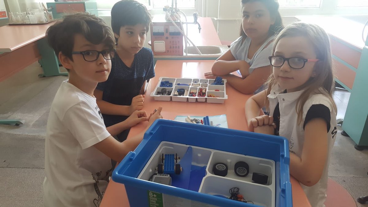 Manisa Doğa Koleji Ortaokulu DOĞADABİRGÜN <a href="/AliRizaLule/">Ali Rıza Lüle</a> <a href="/salhakbay/">Salih Akbay</a> <a href="/KvancBarlas/">Kıvanç Barlas 🇹🇷</a> <a href="/suna_ahi/">Suna Ahi</a>