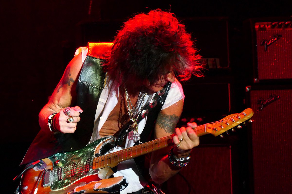 DagStinus's tweet photo. #hollywoodvampires #livemusic #concert #rock #tivoli #denmark #copenhagen #cph #visitdenmark #visitcopenhagen #panasonic #lumix #tz200 #lumixtz200 #highiso https://t.co/4LvpXvhTf9