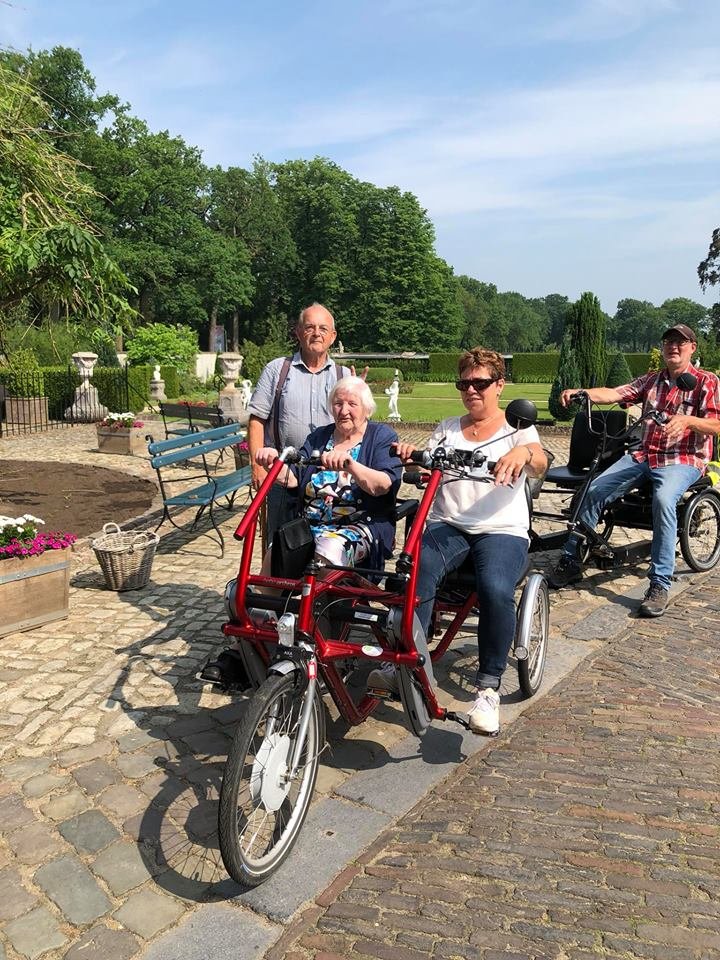 Edith372's tweet image. Vandaag in Heeswijk-Dinther. Er komen nog en er komen nog zeven fiets- en wandelzaterdagen van ANWB, KBO-Brabant en Stichting Brabantse Natuurpoorten: goo.gl/fP2hmy