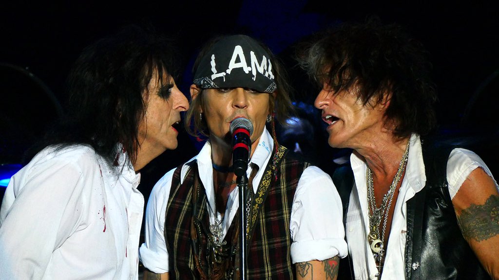 DagStinus's tweet photo. #hollywoodvampires #livemusic #concert #rock #tivoli #denmark #copenhagen #cph #visitdenmark #visitcopenhagen #panasonic #lumix #tz200 #lumixtz200 #highiso https://t.co/hEZLTbWfD4