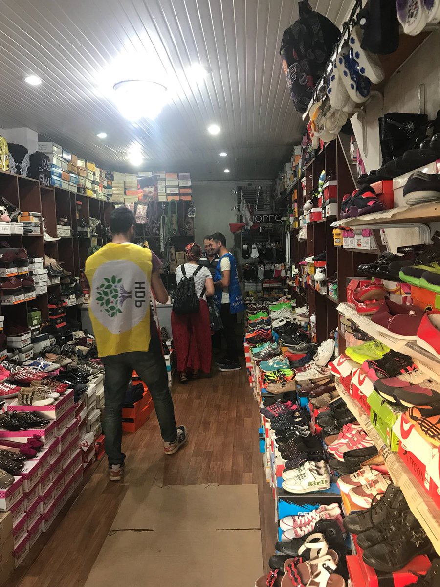 EspHopa's tweet photo. Hopa_Kemalpasa seçim çalışmaları mız devam ediyor.#Biroyhdpbiroydemirtaşa https://t.co/Lyi3mL9Rk5