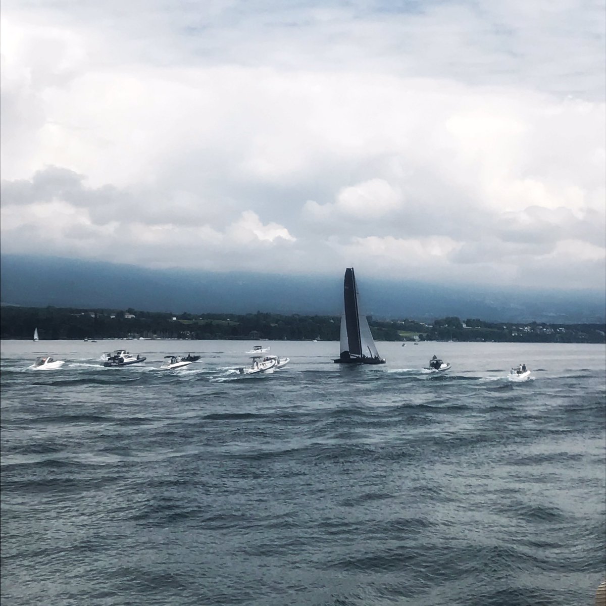 radiolacch's tweet image. À hauteur de Coppet, le #multicoques #ladycat est en tête du @BoldOrMirabaud #bom18