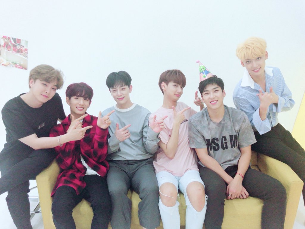 BOYFRIEND tweet media