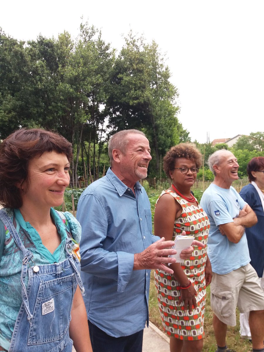 fredvinson34's tweet photo. A #Montpellier on cultive son #jardinPartagé : la #biodiversite au service de la #convivialité en toute #intergeneration avec l asso  #LPJA au #ParcRimbaud (#lesAubes) pour son 1er anniversaire ! @montpellier_ @Saurel_P @deverbizier @sautortorici @henrimaillet34 @RabiiYoussous https://t.co/lKk0XlF9PO