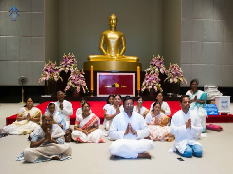 miraclecetiya's tweet photo. ผู้แสวงบุญชาวอินเดียมาเยี่ยมชมและนั่งสมาธิที่ #วัดพระธรรมกาย
พวกเขาประจับใจความงดงาม ใหญ่โต และความสะอาด

ไกด์ Pramod Charbhe ชื่นชอบการนำนั่งสมาธิที่ทำได้ง่ายและสัมผัสใจได้จริงๆ

สมาชิกกลุ่มนี้กล่าวว่าทุกสิ่งดีเกินคาด โดยเฉพาะการนั่งสมาธิ ทำให้ทุกคนผ่อนคลายมาก

Cr.WDC Reception https://t.co/gLE6nwX9IA