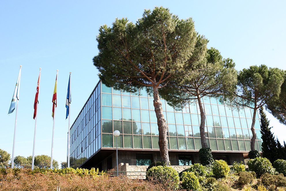 La_UPM's tweet photo. ¿Sabes que @informaticaupm es un centro heredero del Instituto de Informática creado en 1969, el primero en impartir estas enseñanzas en España? #Inf40 #40añosinformatica #somosUPM @coddii_org https://t.co/n4MVjYNUFG