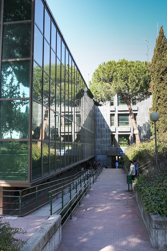 La_UPM's tweet photo. ¿Sabes que @informaticaupm es un centro heredero del Instituto de Informática creado en 1969, el primero en impartir estas enseñanzas en España? #Inf40 #40añosinformatica #somosUPM @coddii_org https://t.co/n4MVjYNUFG